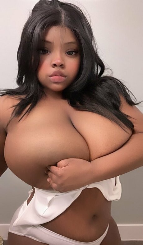 Naakte gelekte OnlyFans-foto van Roarwie