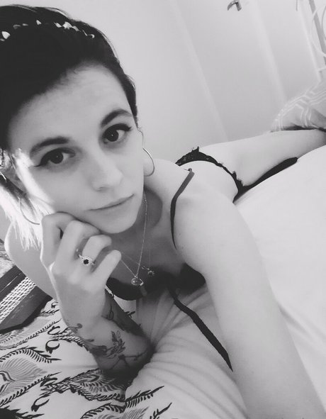 Naakte gelekte OnlyFans-foto van Adyhdee
