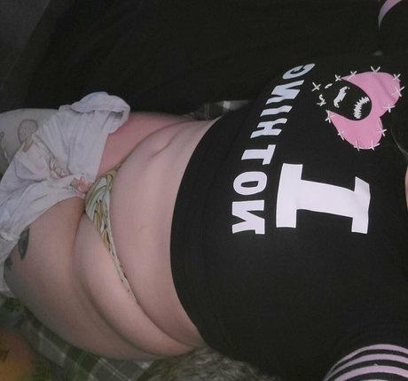 Naakte gelekte OnlyFans-foto van Misskweencunt