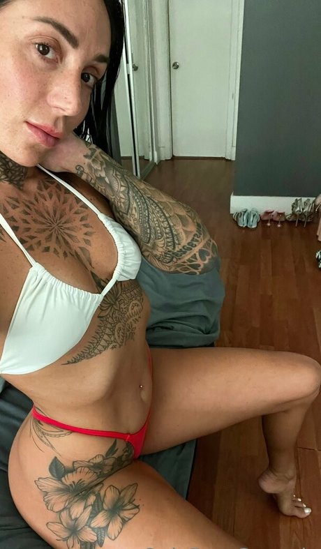 Naakte gelekte OnlyFans-foto van Giulia Bianchi