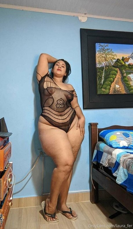 Naakte gelekte OnlyFans-foto van Laurafer
