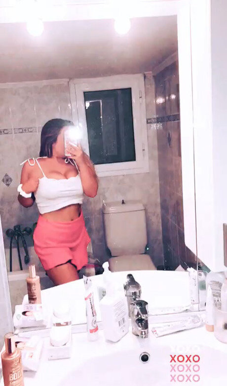 Naakte gelekte OnlyFans-foto van Tatiana Gianacopoulos