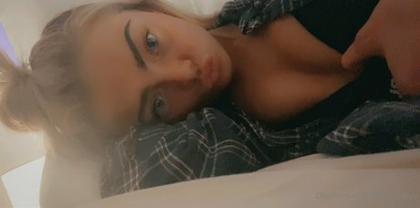 Naakte gelekte OnlyFans-foto van Bellahaleyyy