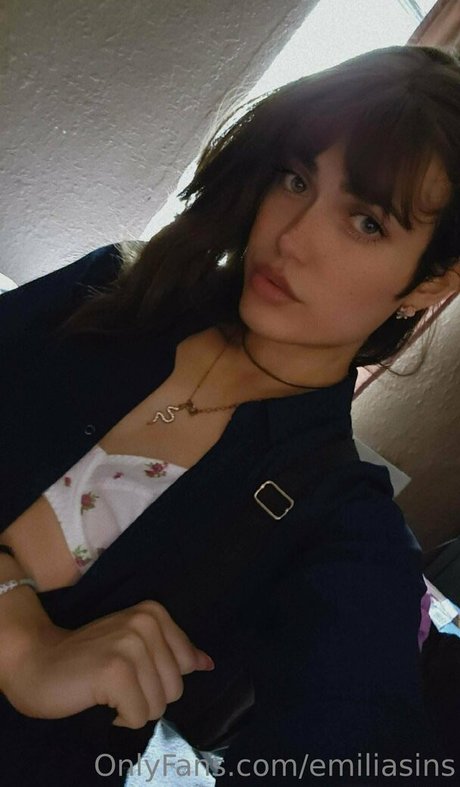 Naakte gelekte OnlyFans-foto van Emiliasins