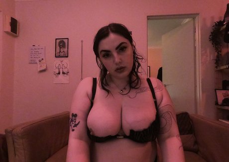 Naakte gelekte OnlyFans-foto van Sabotuer