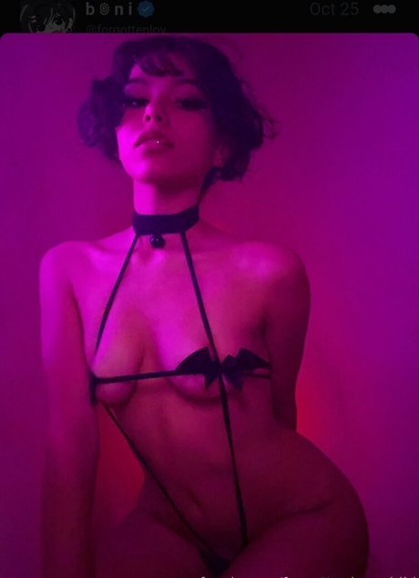 Naakte gelekte OnlyFans-foto van Forgottenlovechild