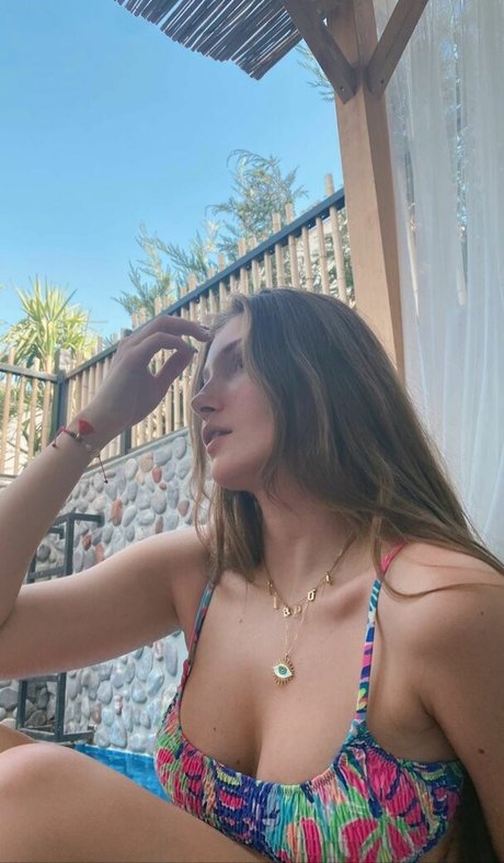 Naakte gelekte OnlyFans-foto van Ilayda Akdogan