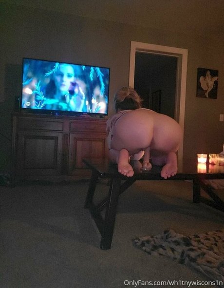 Naakte gelekte OnlyFans-foto van Wh1tnywiscons1n
