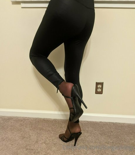 Naakte gelekte OnlyFans-foto van Longashlegs