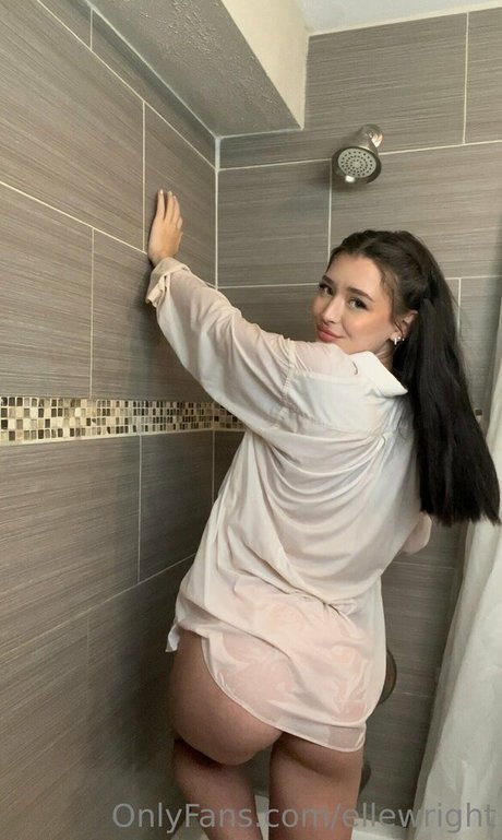 Naakte gelekte OnlyFans-foto van Ellewright