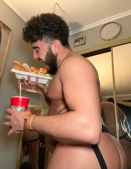 Naakte gelekte OnlyFans-foto van Lovregainz