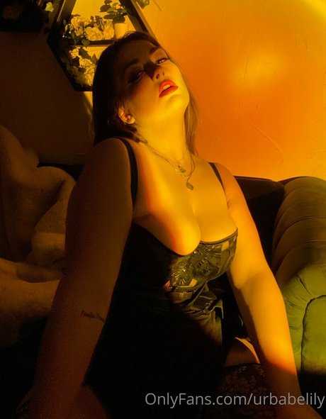 Naakte gelekte OnlyFans-foto van Urbabelily