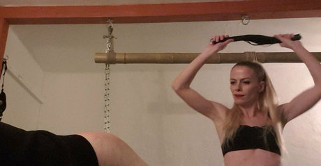 Naakte gelekte OnlyFans-foto van Elvirafriis