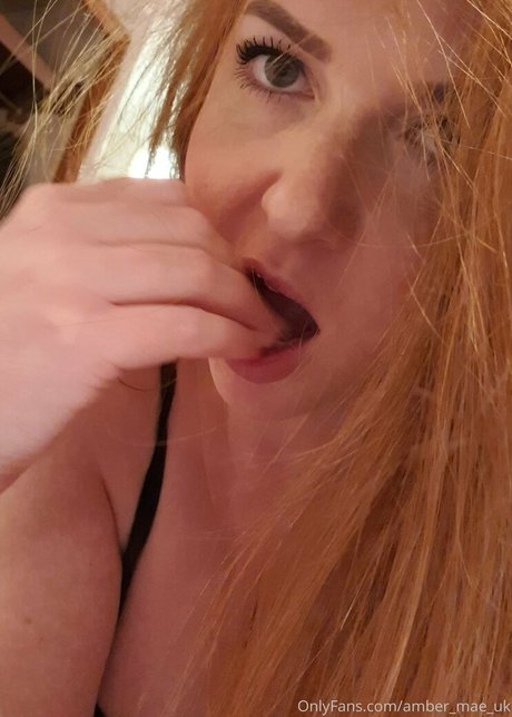 Naakte gelekte OnlyFans-foto van Ambermaeuk