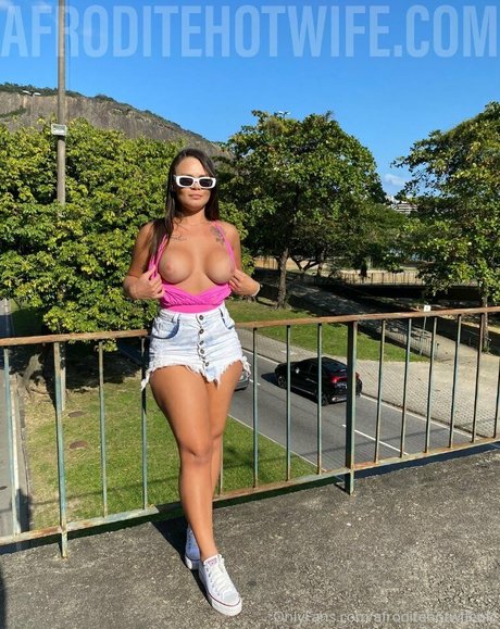 Naakte gelekte OnlyFans-foto van Ofcafroditerj