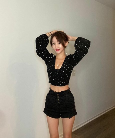 Naakte gelekte OnlyFans-foto van Yeonmi Park