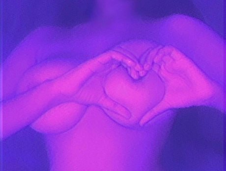 Naakte gelekte OnlyFans-foto van Emmyumm