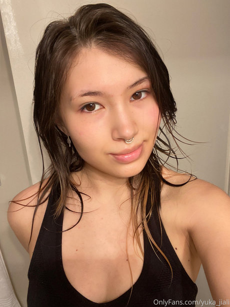Naakte gelekte OnlyFans-foto van Yuka Jiali