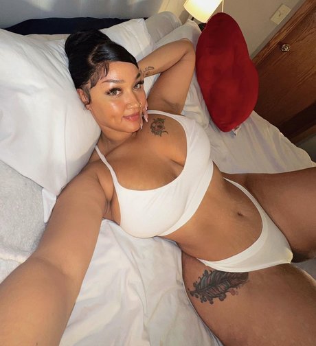 Naakte gelekte OnlyFans-foto van Darla Shuttlesworth