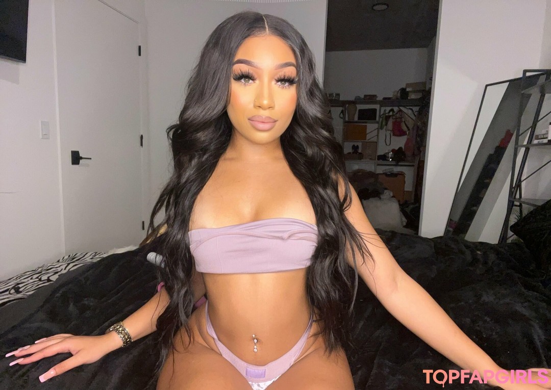 Naakte gelekte OnlyFans-foto van Bubble Booty #1041