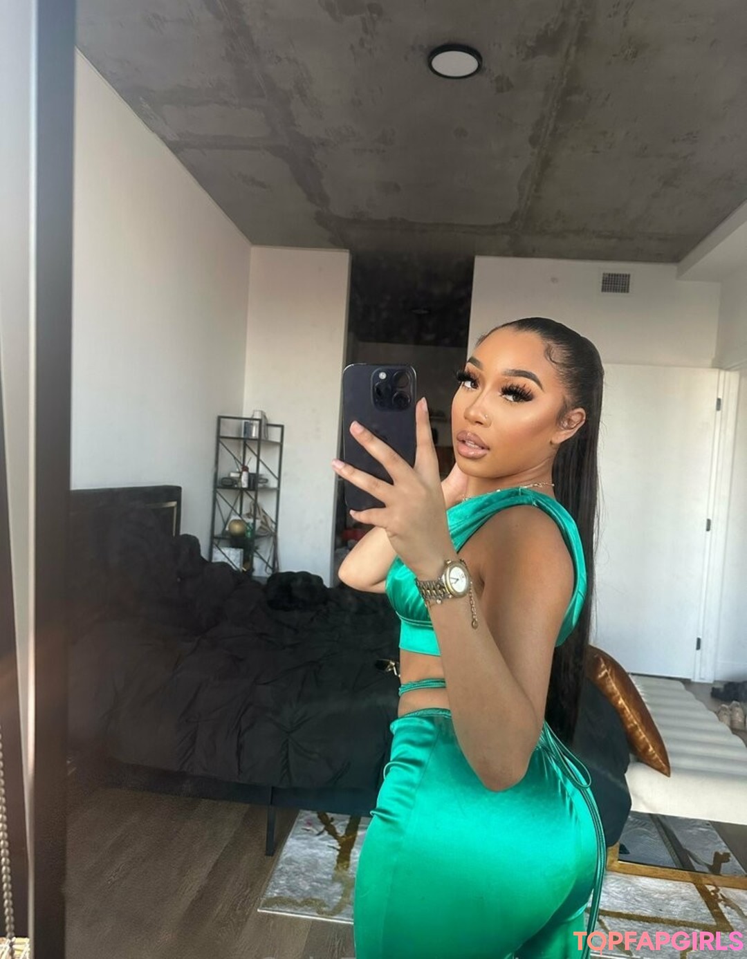 Naakte gelekte OnlyFans-foto van Bubble Booty #1049