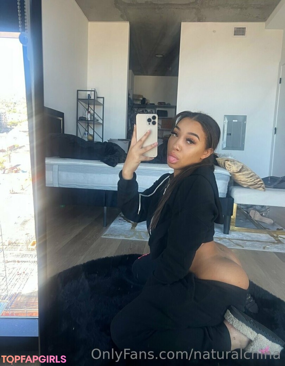 Naakte gelekte OnlyFans-foto van Bubble Booty #1056