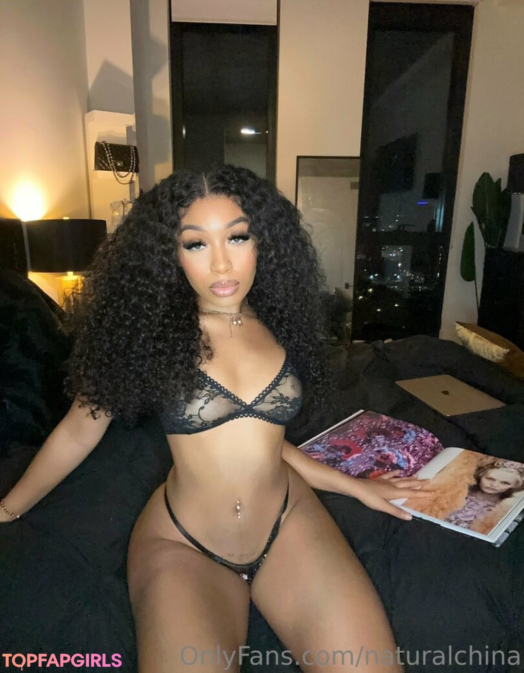 Naakte gelekte OnlyFans-foto van Bubble Booty #1209