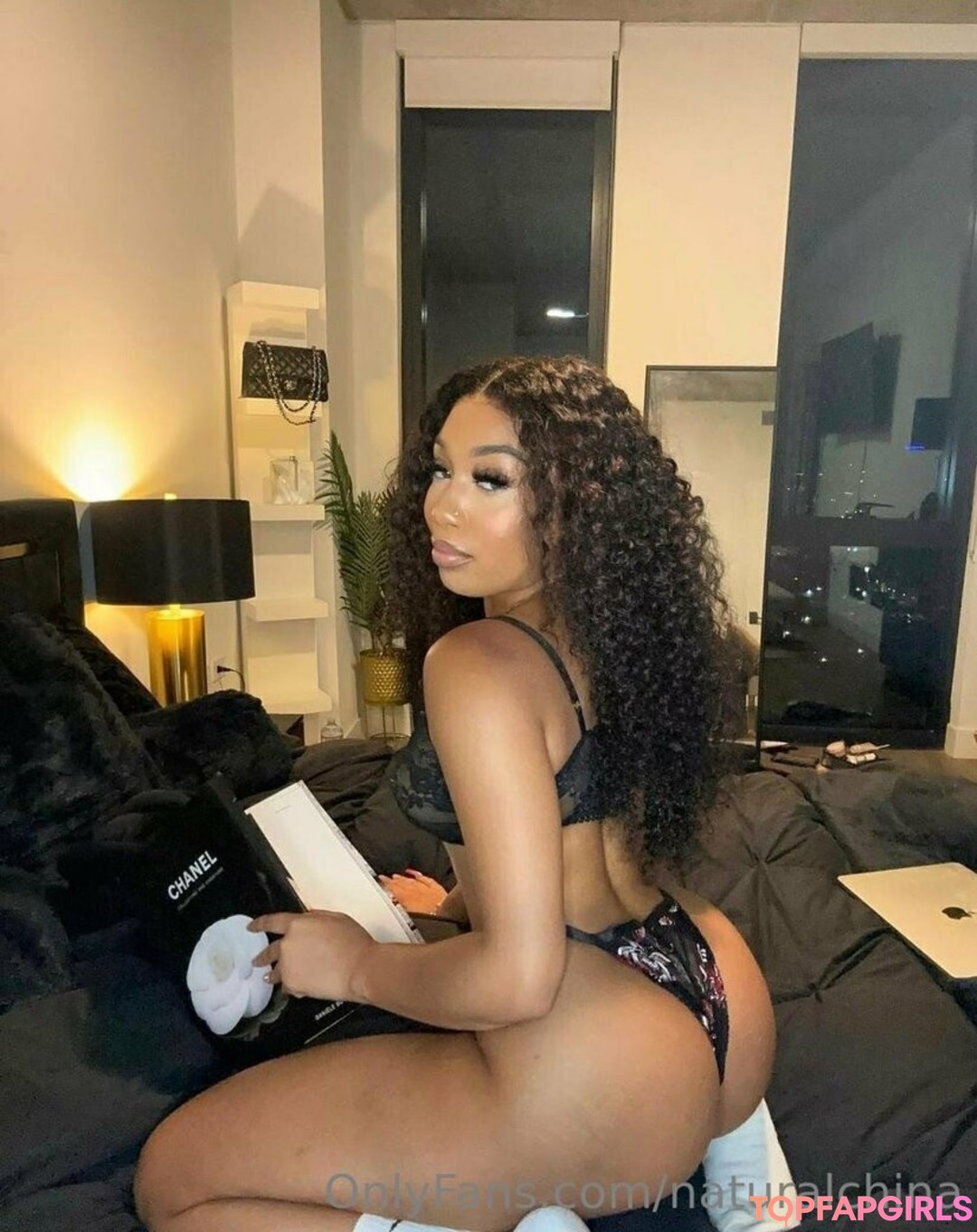 Naakte gelekte OnlyFans-foto van Bubble Booty #1263