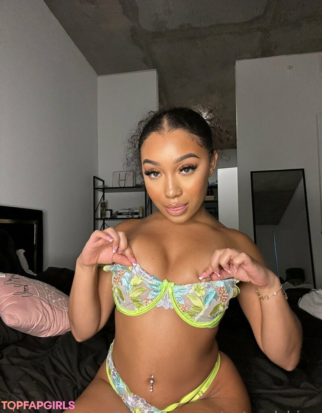 Naakte gelekte OnlyFans-foto van Bubble Booty #1346