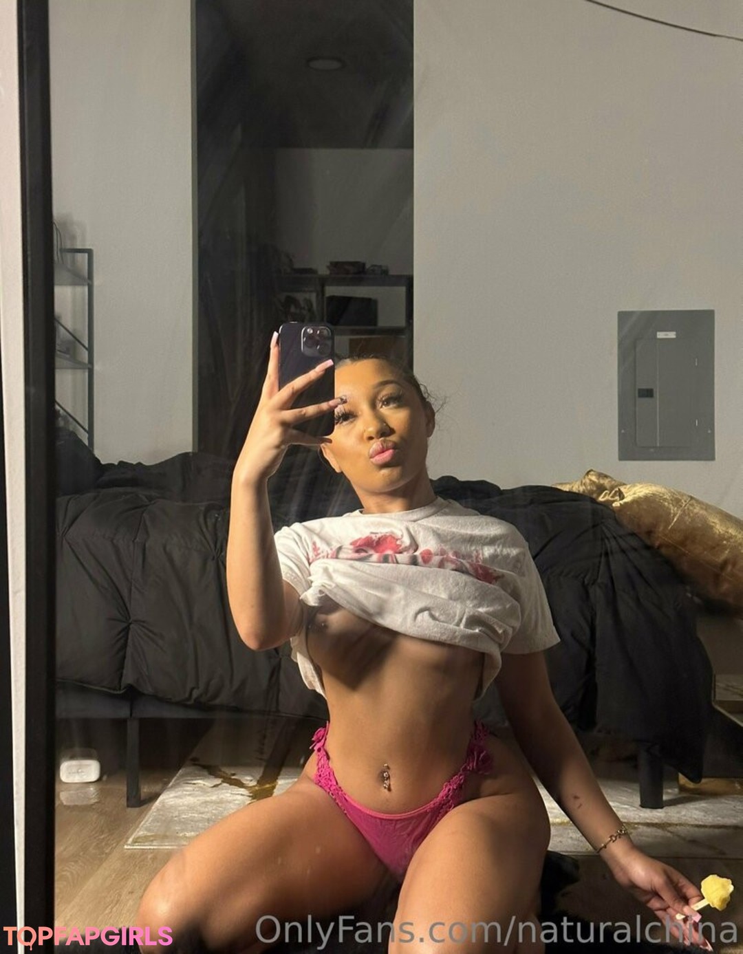 Naakte gelekte OnlyFans-foto van Bubble Booty #1389