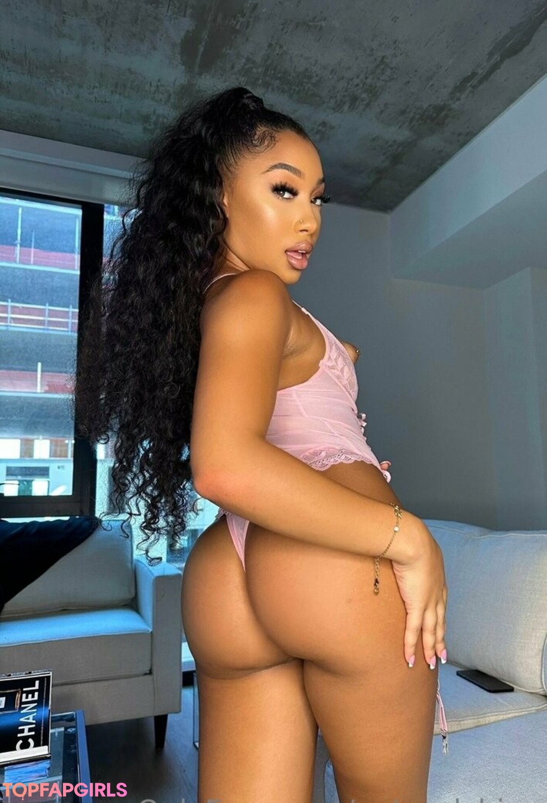 Naakte gelekte OnlyFans-foto van Bubble Booty #1397