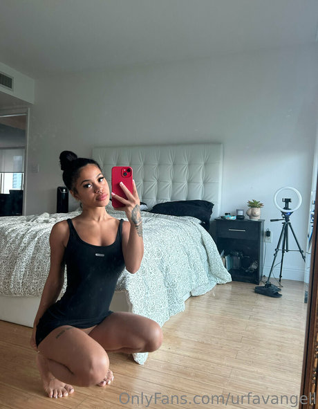 Naakte gelekte OnlyFans-foto van Angel