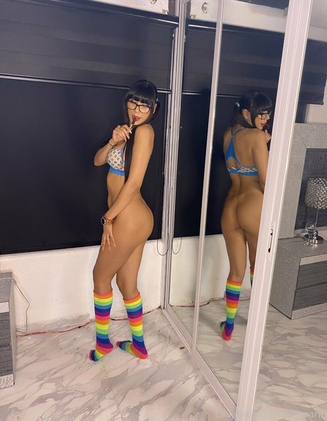 Naakte gelekte OnlyFans-foto van Mia Marin