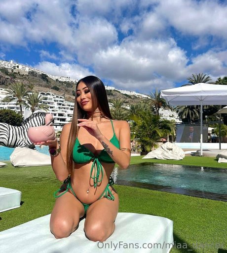 Naakte gelekte OnlyFans-foto van Miaa Dancer