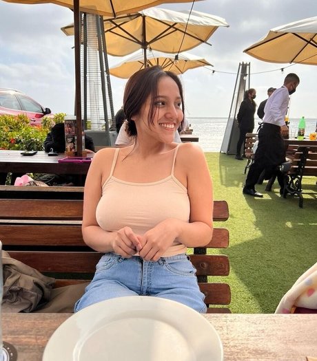 Naakte gelekte OnlyFans-foto van Catalina Mel