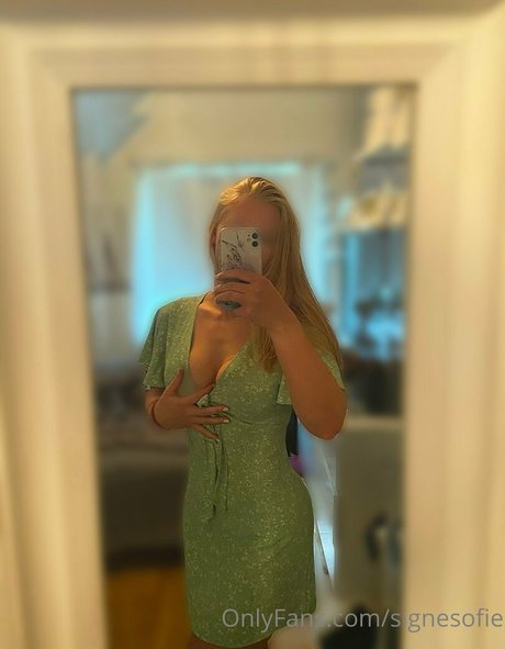 Naakte gelekte OnlyFans-foto van Signesofie