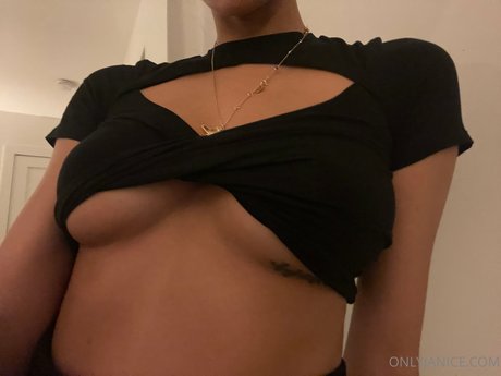 Naakte gelekte OnlyFans-foto van Janice Griffith