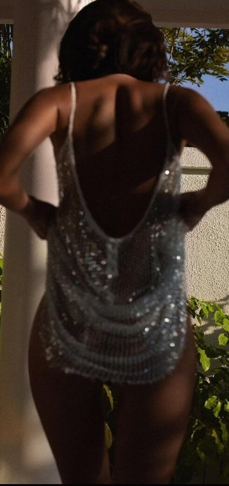Naakte gelekte OnlyFans-foto van Alina Lando