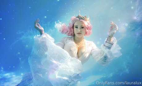 Naakte gelekte OnlyFans-foto van Laura Lux