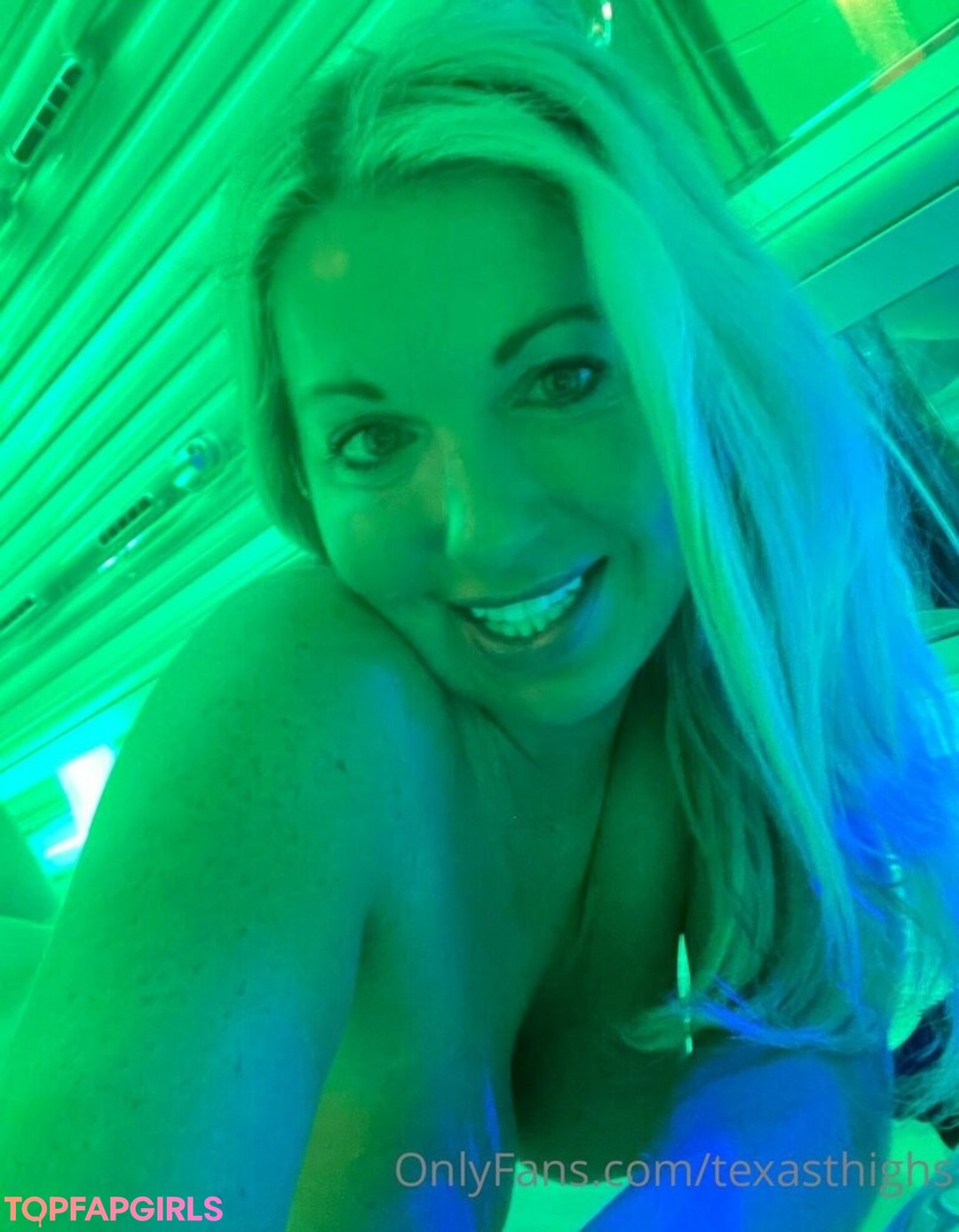 Naakte gelekte OnlyFans-foto van Texasthighs #1023
