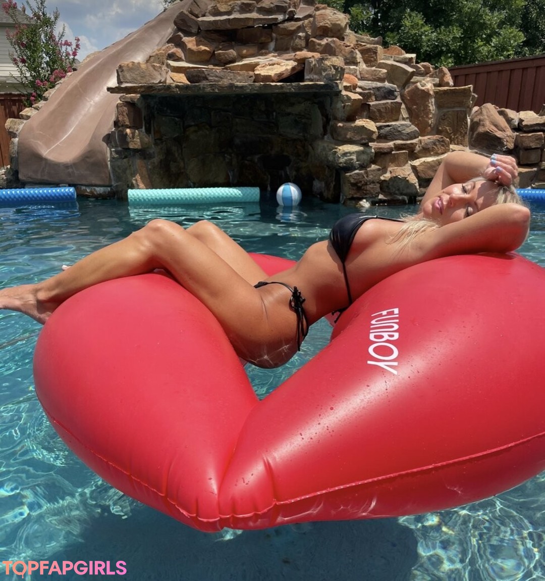 Naakte gelekte OnlyFans-foto van Texasthighs #1984