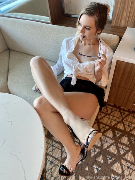 Naakte gelekte OnlyFans-foto van Strong Allure