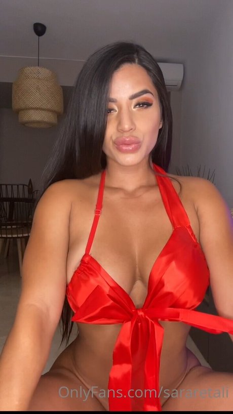 Naakte gelekte OnlyFans-foto van Sara Retali