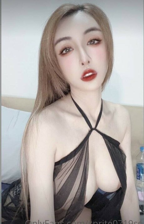 Naakte gelekte OnlyFans-foto van Sprite Fang Qi Yuan