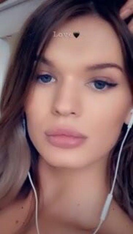 Naakte gelekte OnlyFans-foto van Naomi Anderson