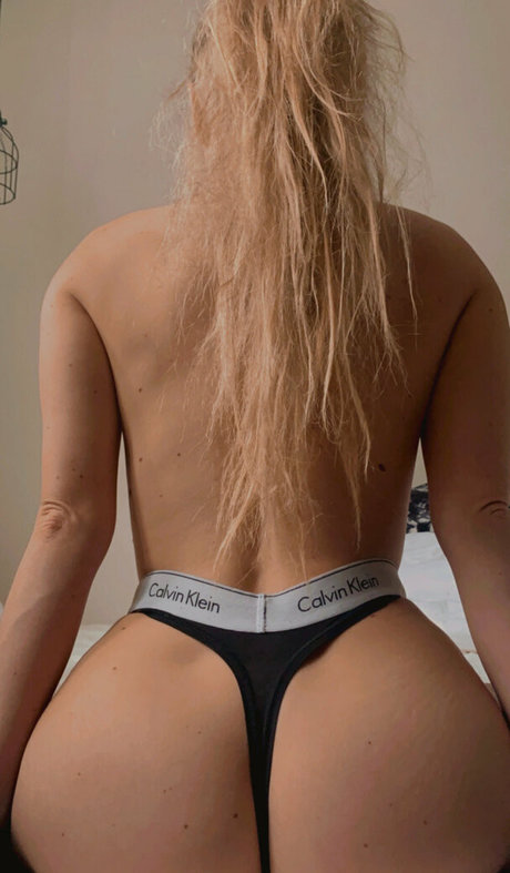Naakte gelekte OnlyFans-foto van Bad Lou Lou