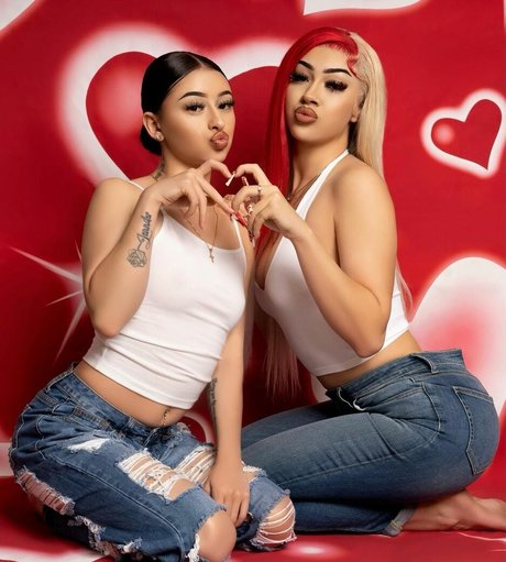 Naakte gelekte OnlyFans-foto van Aaliyana Battige