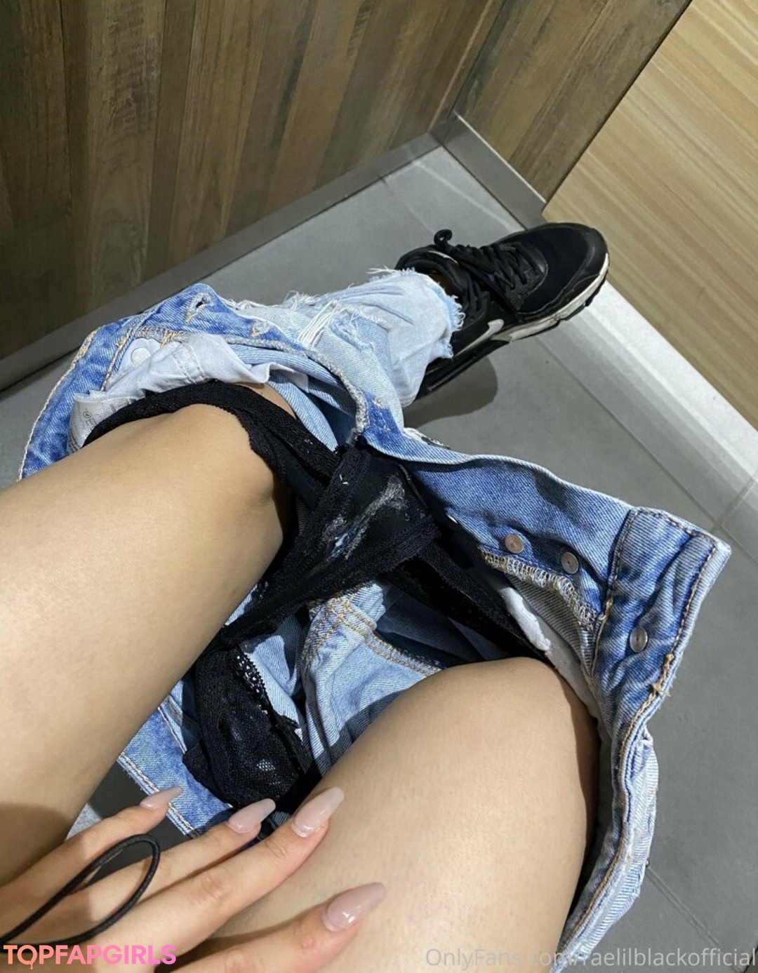 Naakte gelekte OnlyFans-foto van Raelilblack #1732
