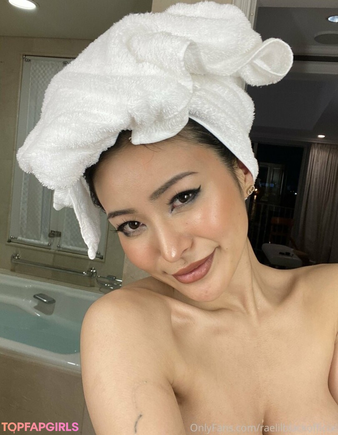 Naakte gelekte OnlyFans-foto van Raelilblack #1945