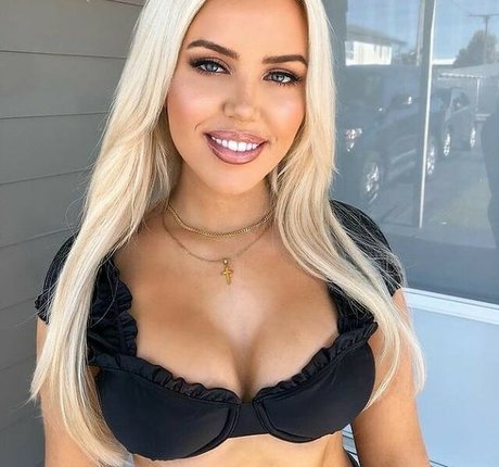 Naakte gelekte OnlyFans-foto van Sarah Sinclair